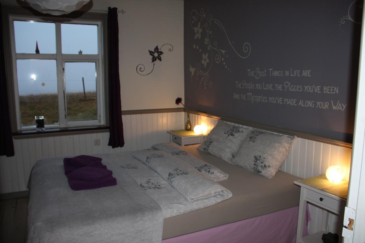 Julia'S Guesthouse B&B Hnaus Esterno foto